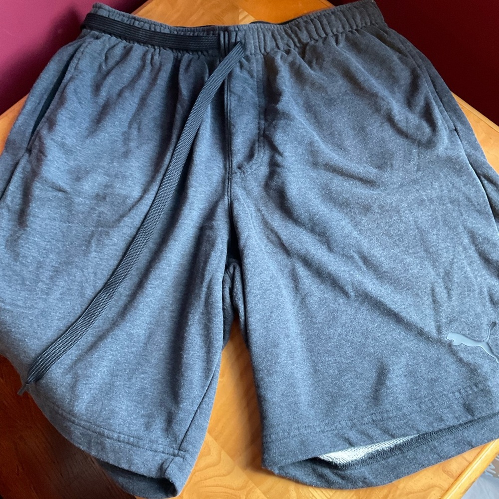 Mens puma Sz L grey and black shorts